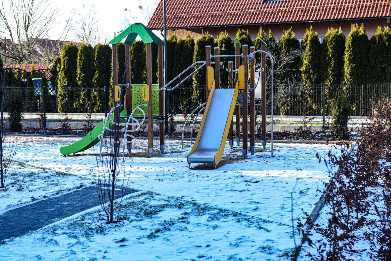 Apartament Villa Park Przy Plazy Z Widokiem Na Jezioro, Taras 50 M2 オストルダ エクステリア 写真